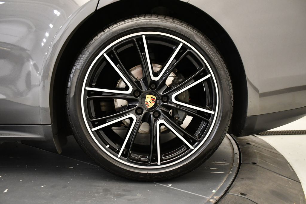 Thumbnail: 2018 Porsche Panamera - 16