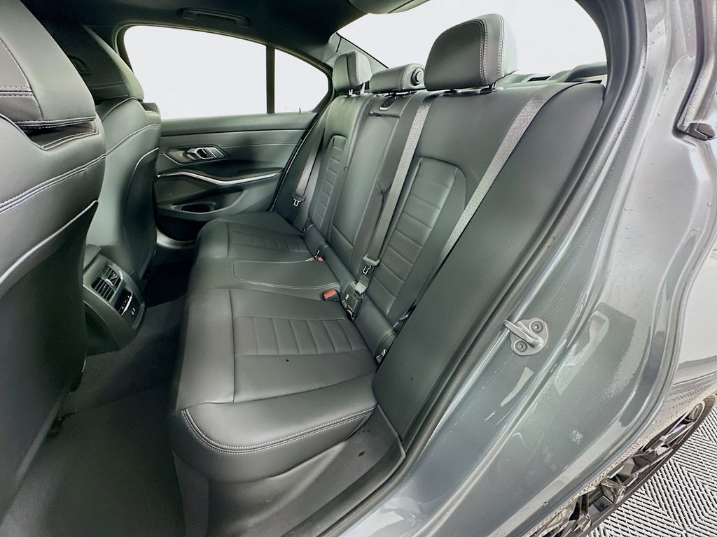 Thumbnail: 2026 BMW 3 Series - 17