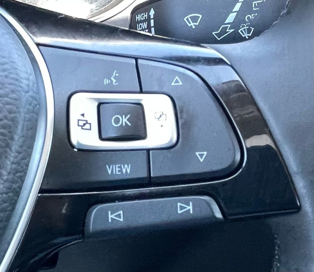 2020 Volkswagen Atlas 3.6L V6 SE White at Community Kia