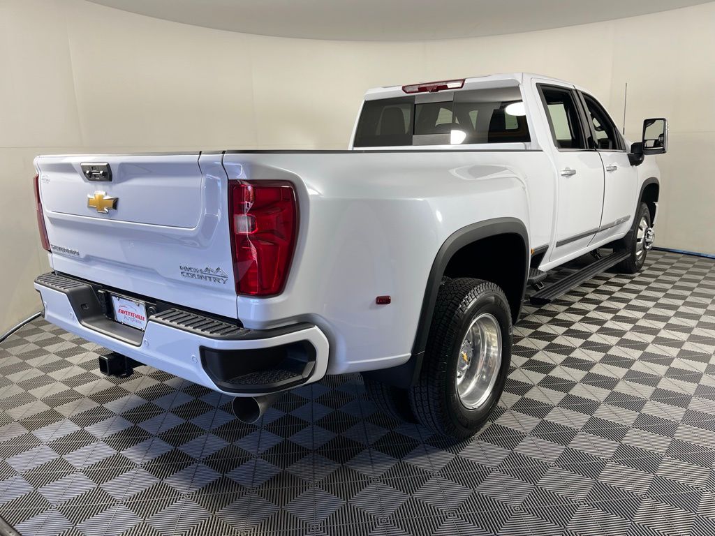 Thumbnail: 2026 Chevrolet Silverado 3500 - 5