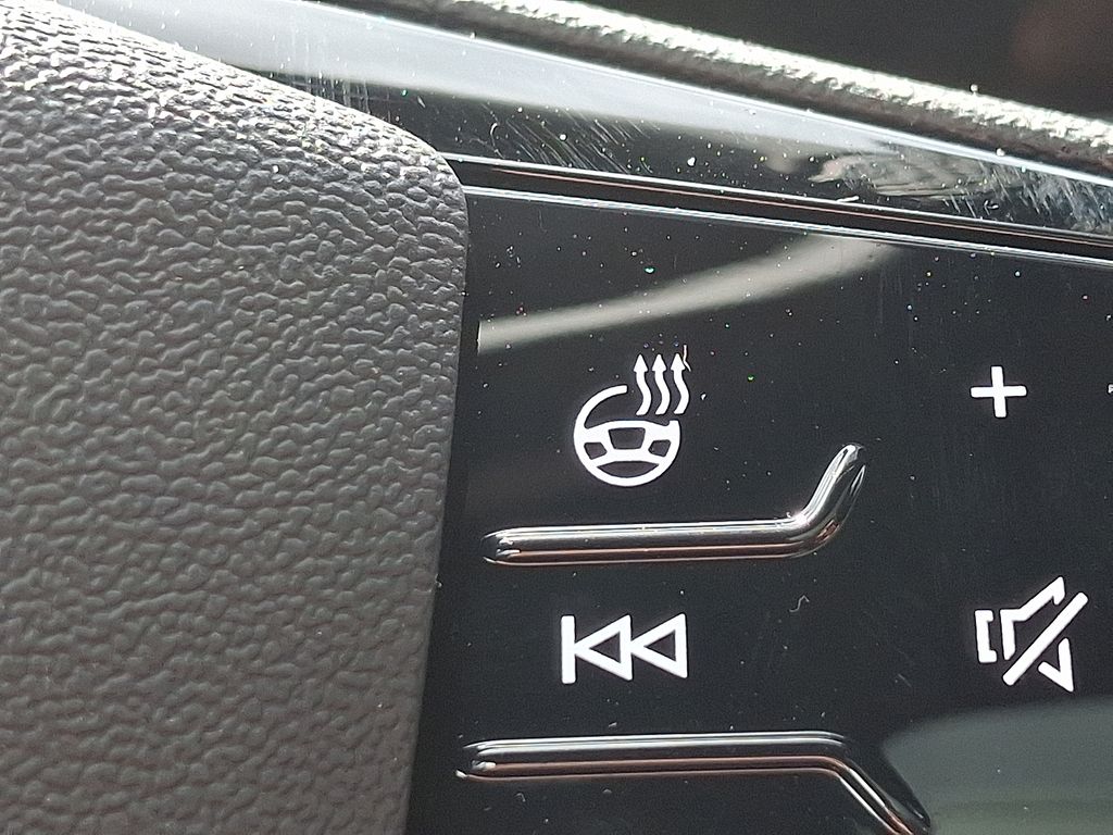 Thumbnail: 2025 Audi SQ5 - 18