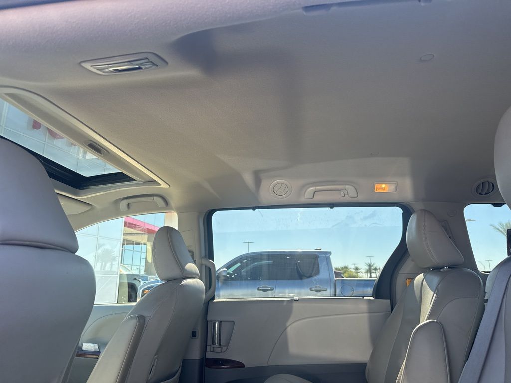 Thumbnail: 2012 Toyota Sienna - 5