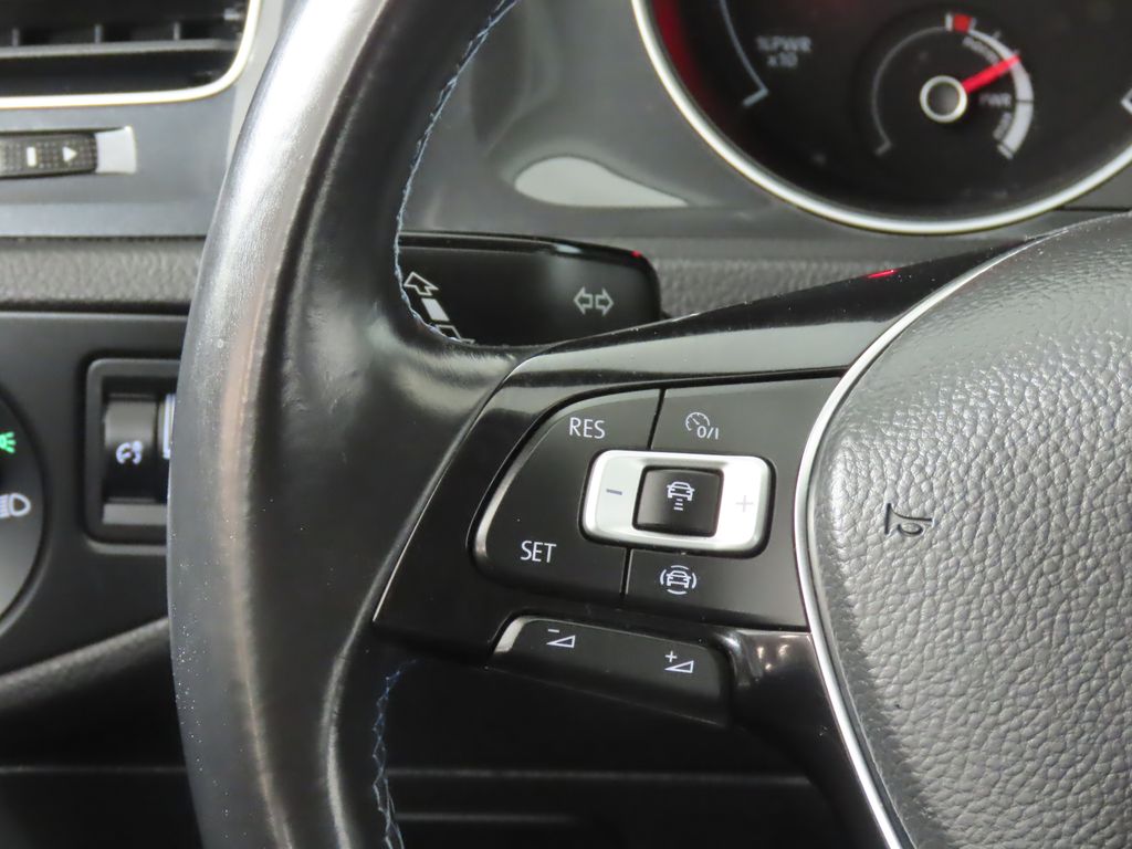 Thumbnail: 2019 Volkswagen e-Golf - 15