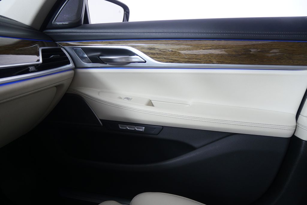 Thumbnail: 2018 BMW 7 Series - 29