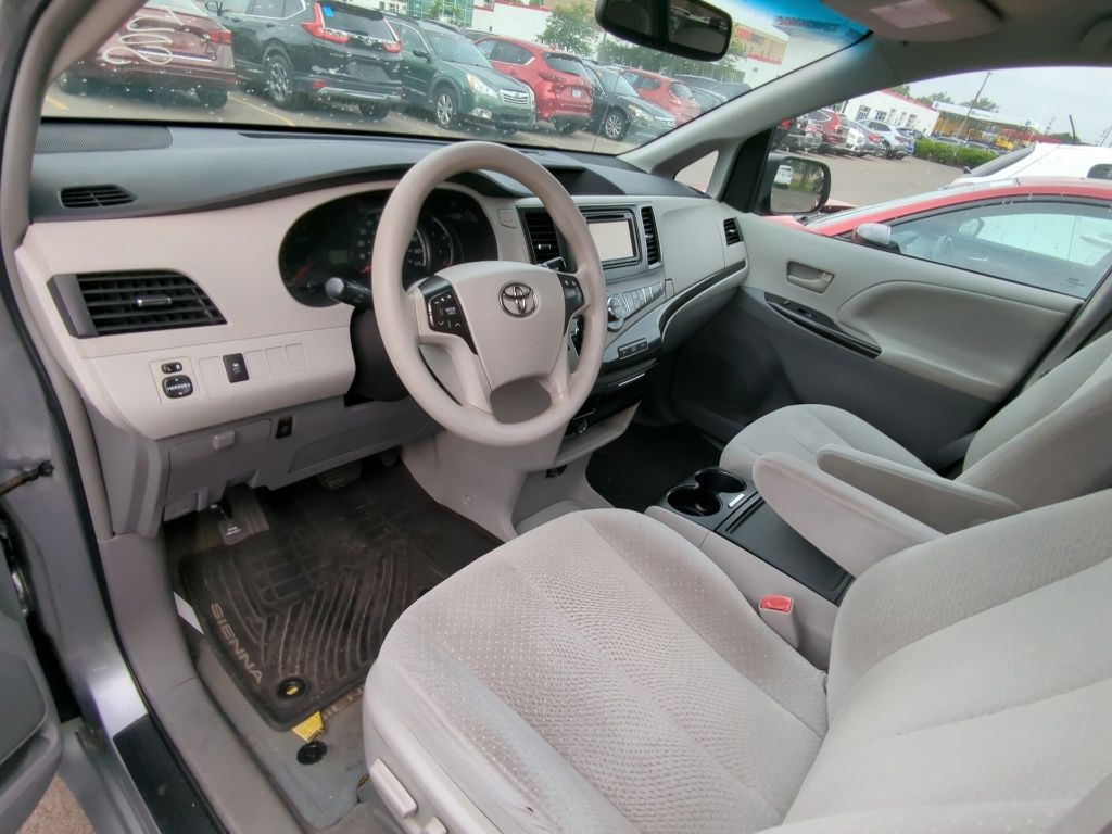 View vehicle photo 7
