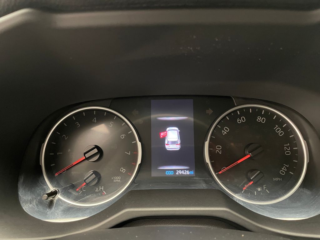 2021 Toyota RAV4 XLE 24