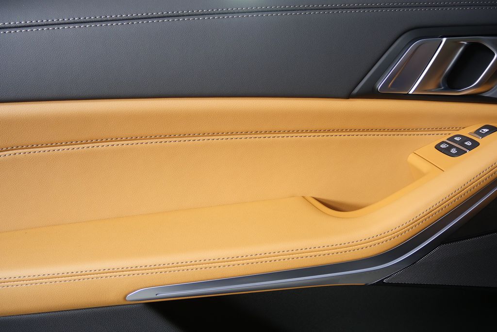 Thumbnail: 2026 BMW X7 - 14