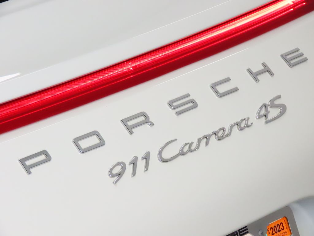 Thumbnail: 2016 Porsche 911 - 12