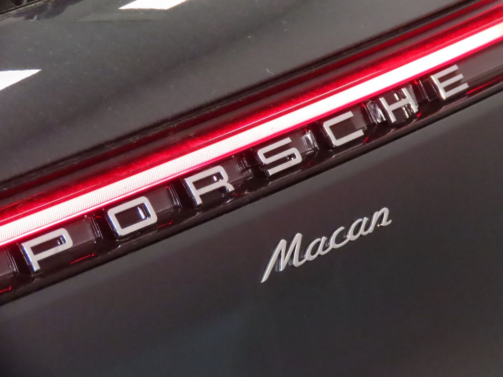 Thumbnail: 2026 Porsche Macan - 12
