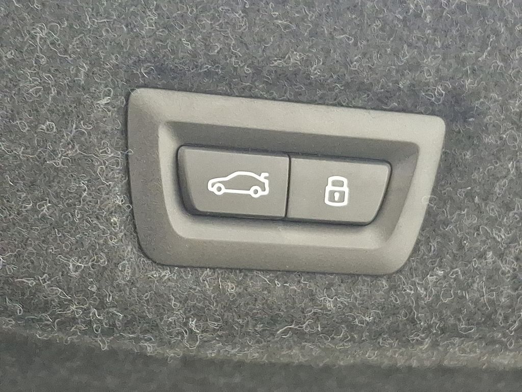 Thumbnail: 2024 BMW i5 - 29