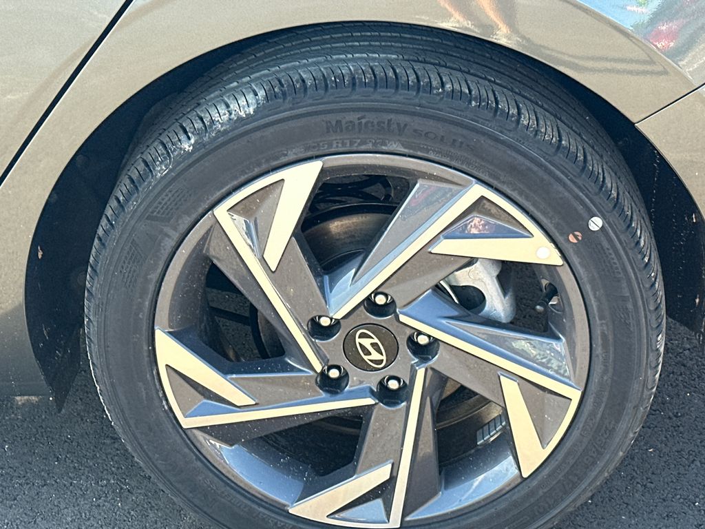 Used 2025 Gray Hyundai SEL Sport image 19