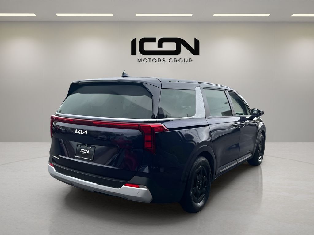 Used 2025 Kia Carnival Van