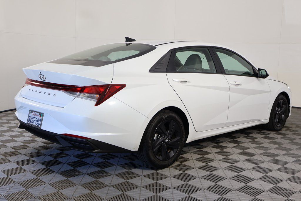 Thumbnail: 2021 Hyundai Elantra - 4