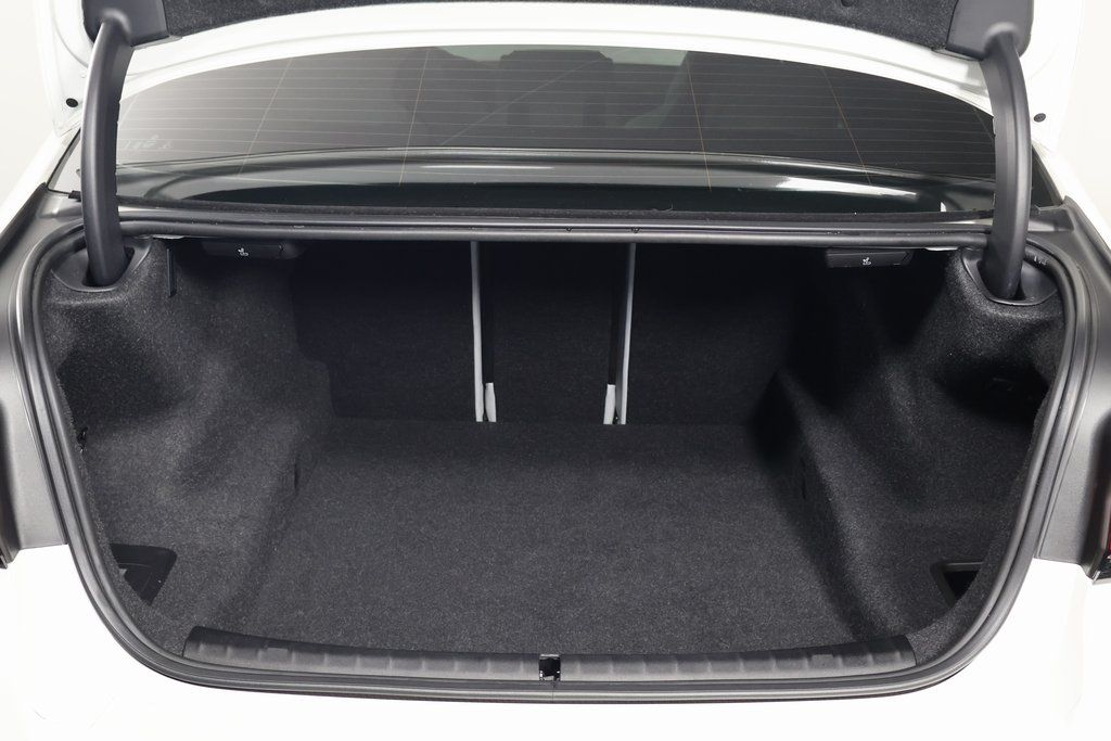 Thumbnail: 2021 BMW M5 - 14