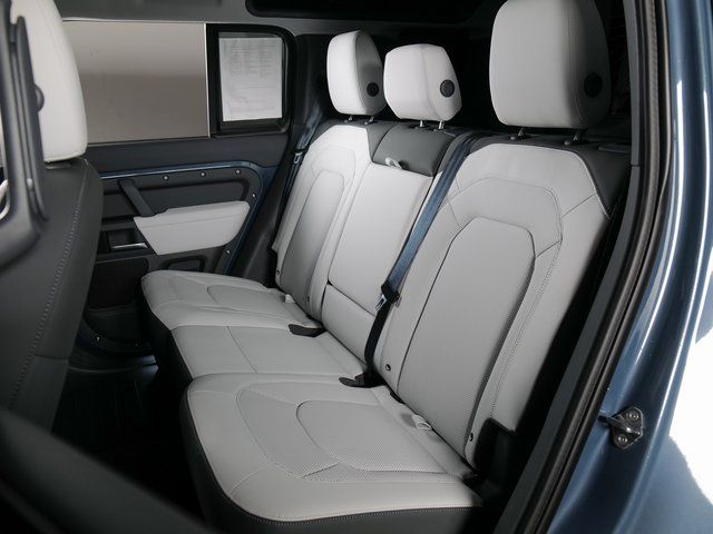 Used 2025 Blue Land Rover S image 5