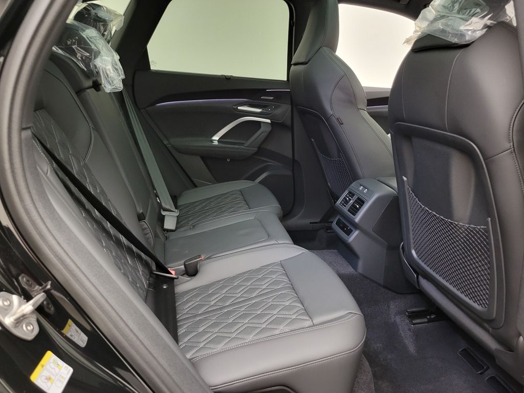 Thumbnail: 2026 Audi SQ5 - 15