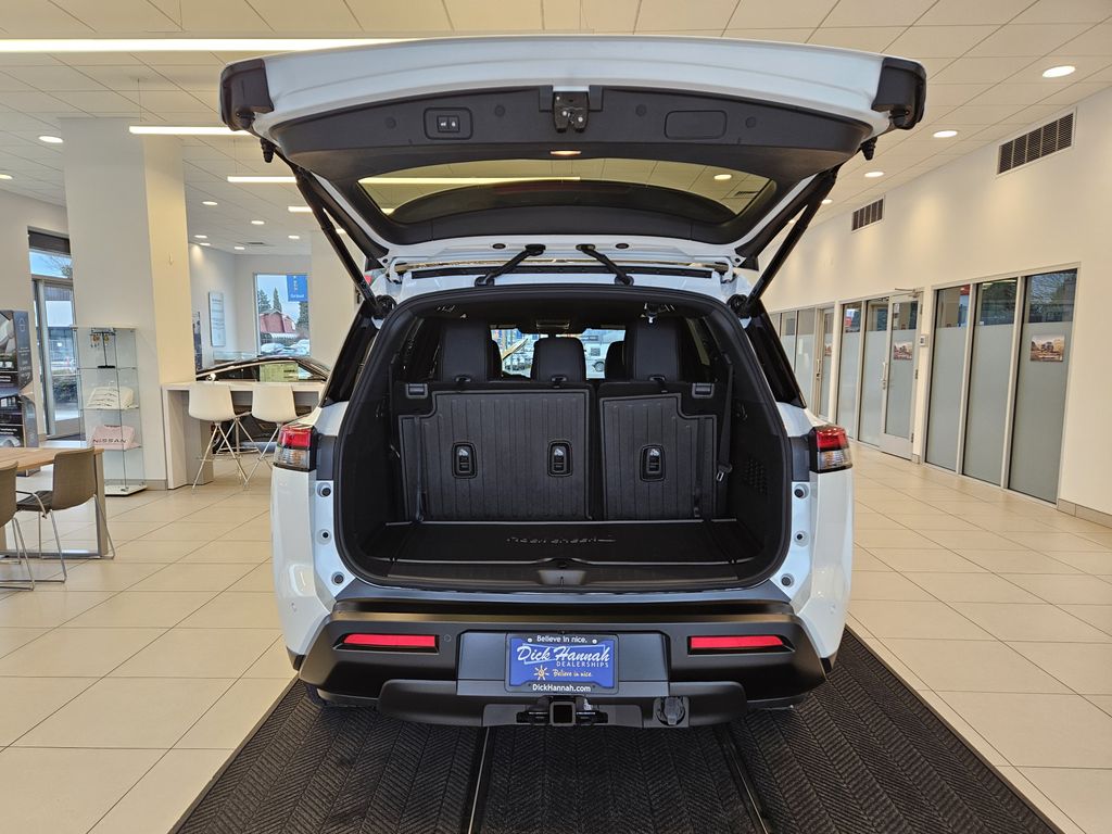 2026 Nissan Pathfinder SV