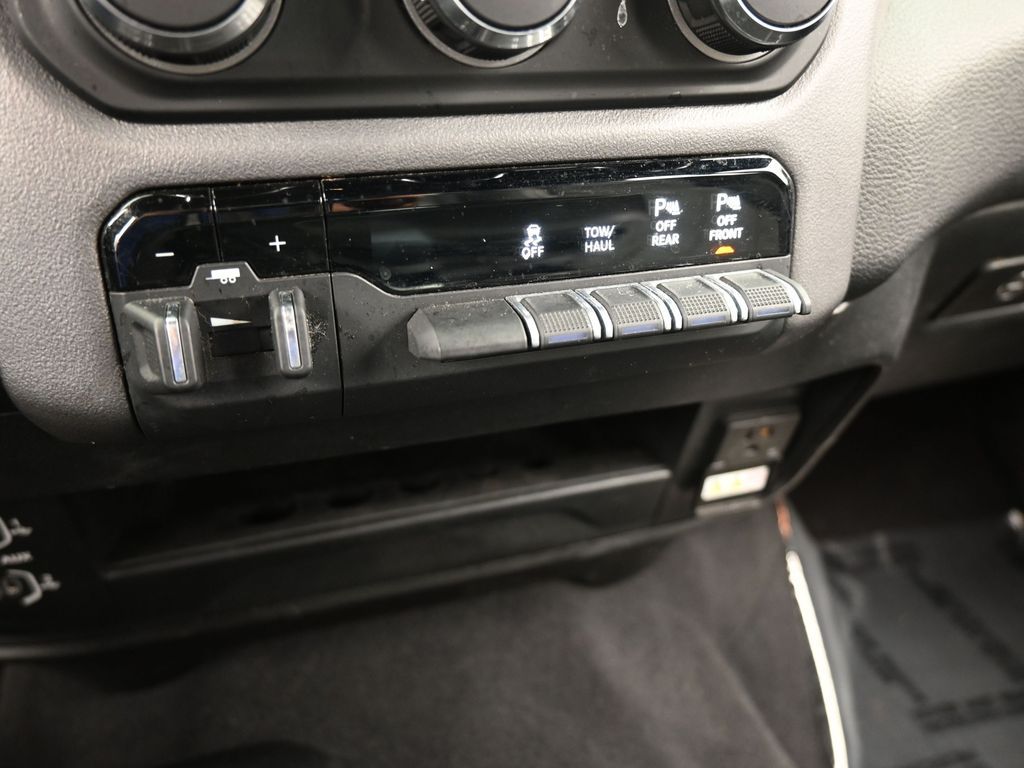 Used 2020 Billet Silver Metallic Clearcoat Ram Power Wagon image 25