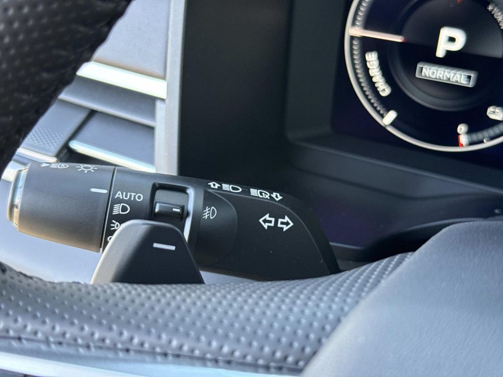 2025 Mitsubishi Outlander Plug-in Hybrid SE - Photo 36