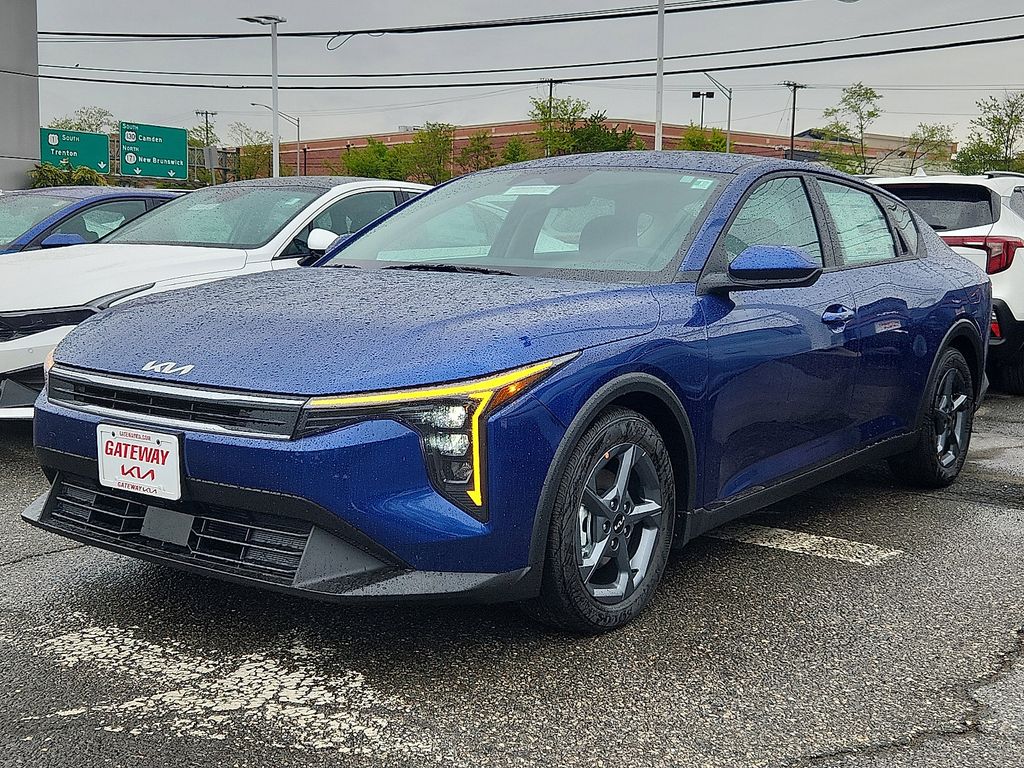 2026 Kia K4 LXS AT's photo