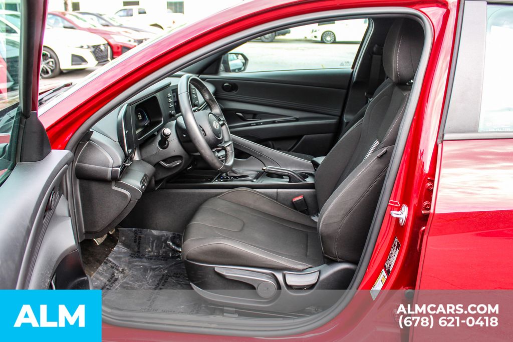 Used 2025 Red Hyundai SEL Sport image 15