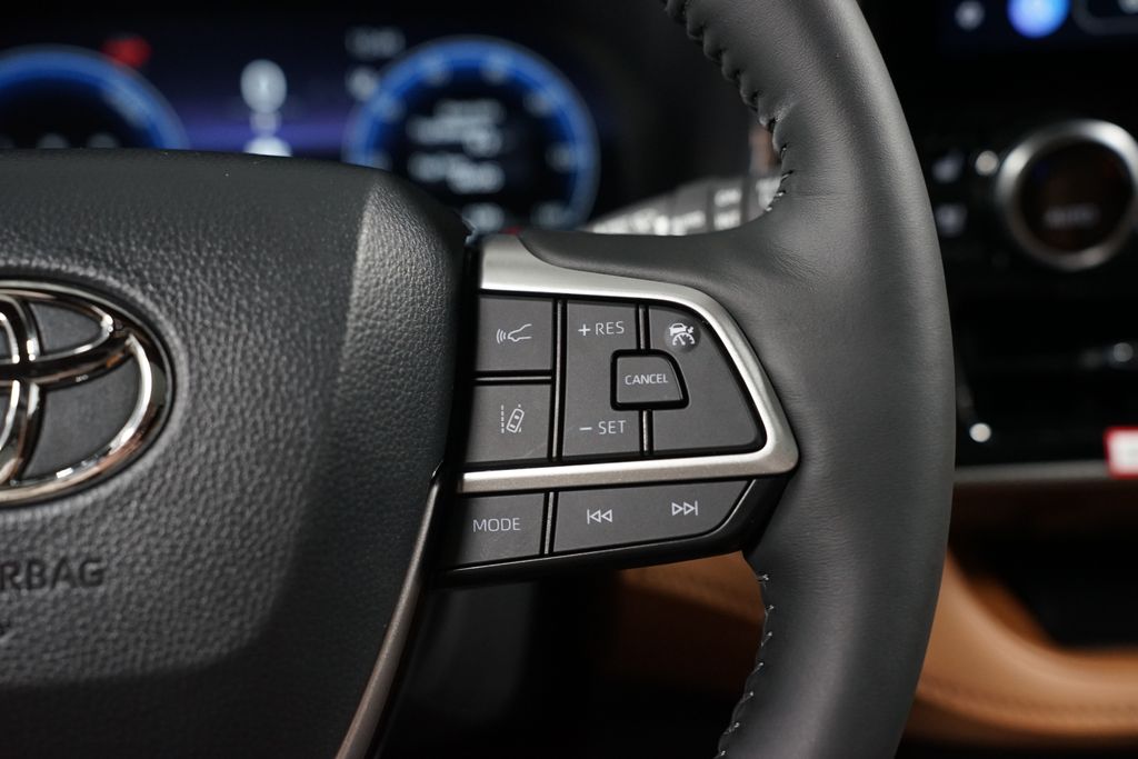 Thumbnail: 2026 Toyota Highlander - 13