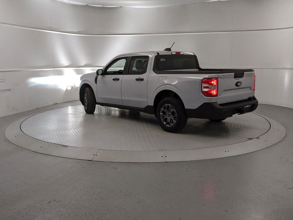 View vehicle photo 4