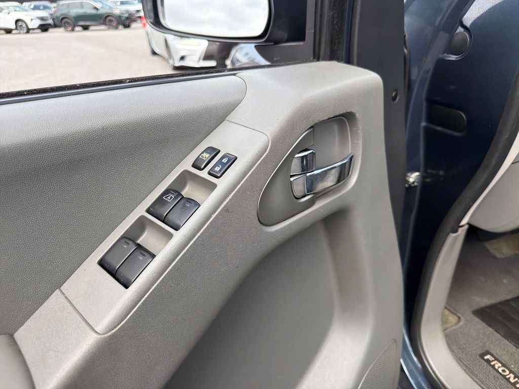 Used 2017 Nissan Frontier SV 4D Crew Cab