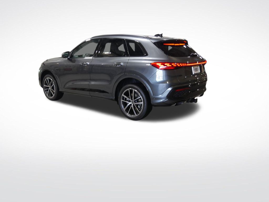 Thumbnail: 2026 Audi Q5 - 3