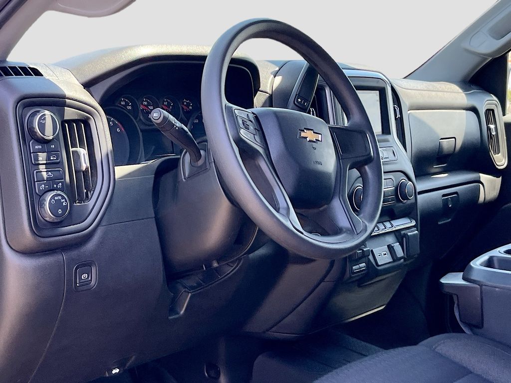 Used 2023 Gray Chevrolet Custom image 9