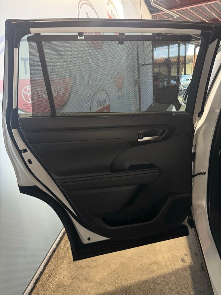 Thumbnail: 2025 Toyota Highlander - 29