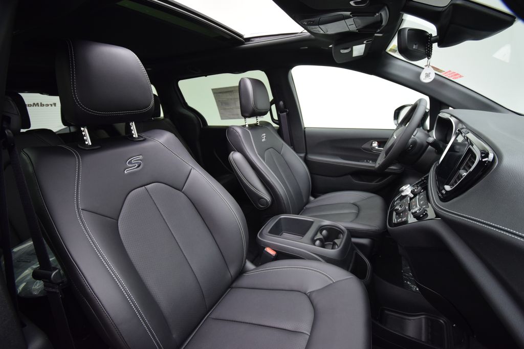 new 2026 Chrysler Pacifica car, priced at $44,465