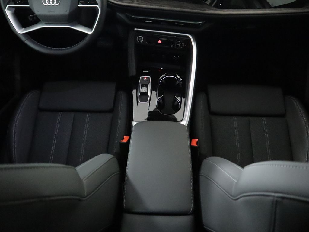 Thumbnail: 2025 Audi Q5 - 18