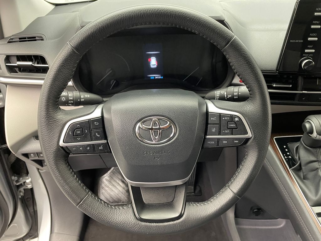 2023 Toyota Sienna XLE 21