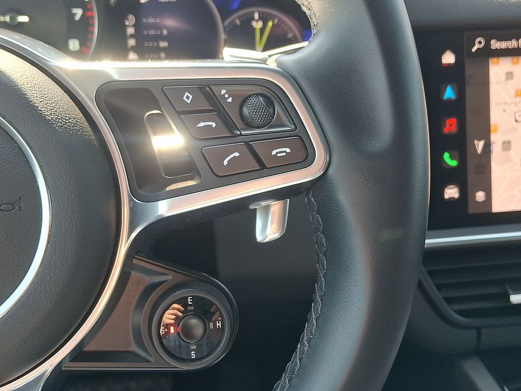 Thumbnail: 2022 Porsche Cayenne - 24