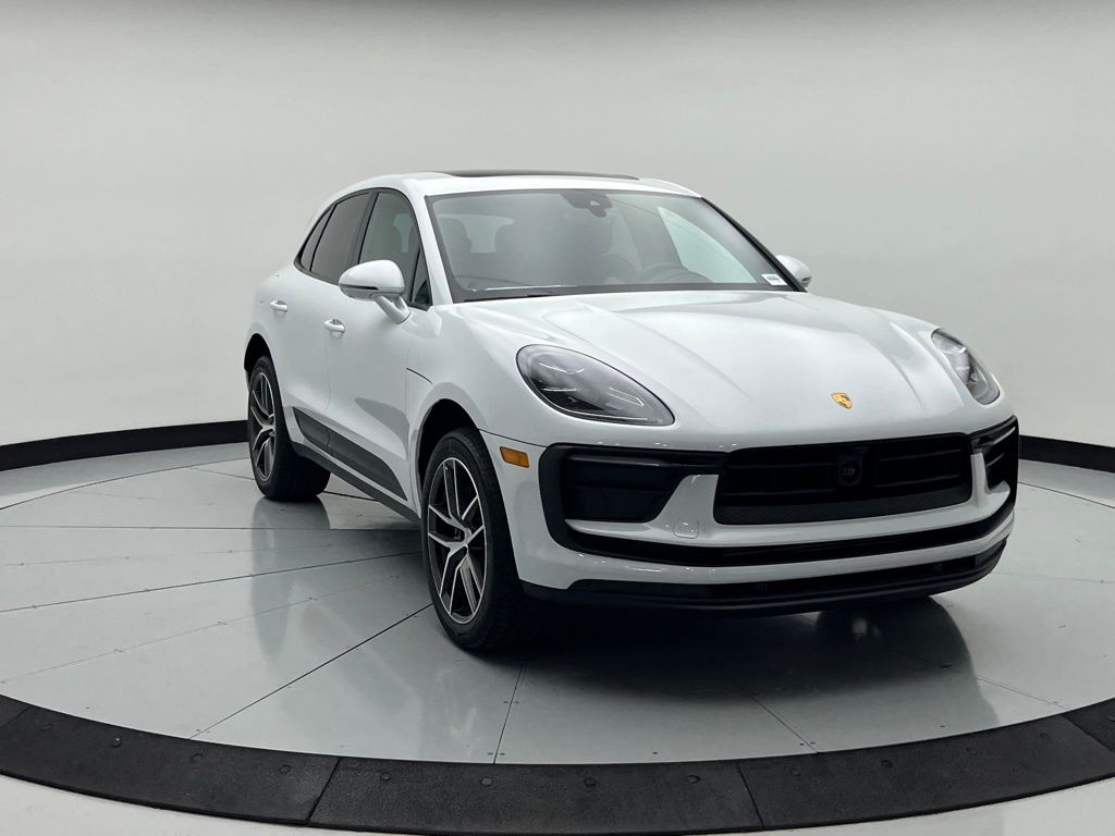 Thumbnail: 2025 Porsche Macan - 7