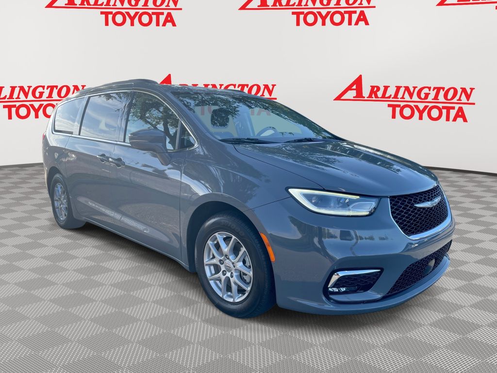 2022 Chrysler Pacifica Touring L's photo