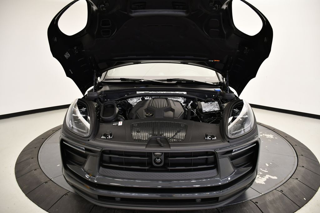 Thumbnail: 2026 Porsche Macan - 14