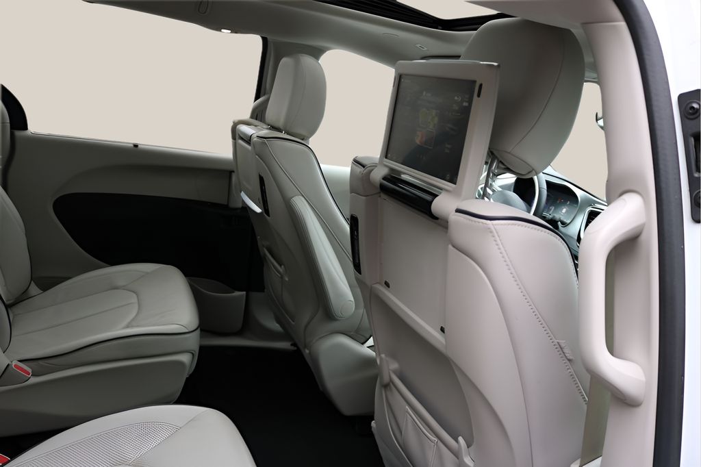 Used Car 2018 Chrysler Pacifica Hybrid  Limited For Sale Under $20,000 In Austin, Texas
