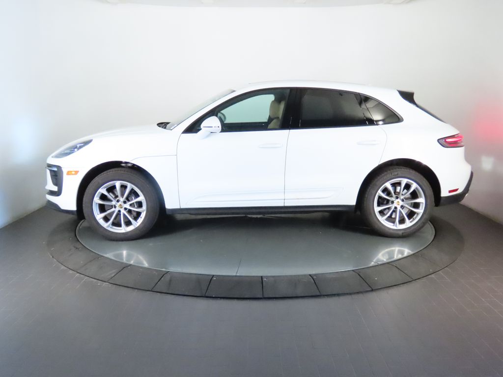 Thumbnail: 2025 Porsche Macan - 2