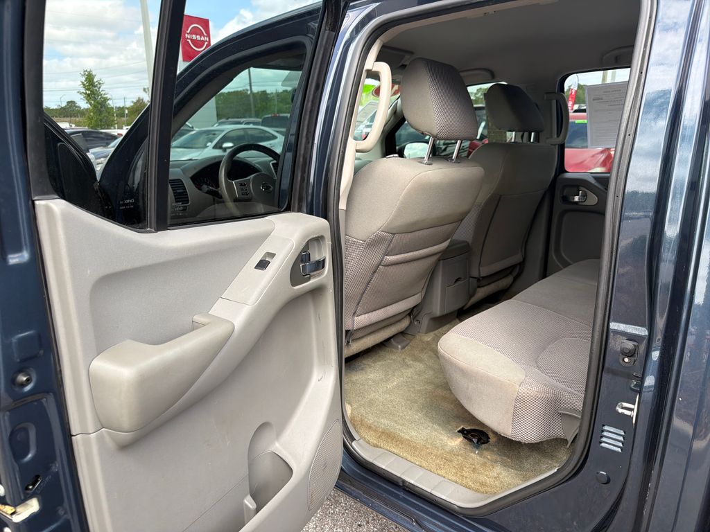 Used 2017 Nissan Frontier SV 4D Crew Cab