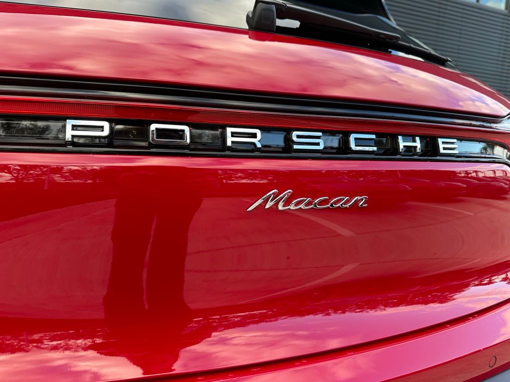 Thumbnail: 2026 Porsche Macan - 14