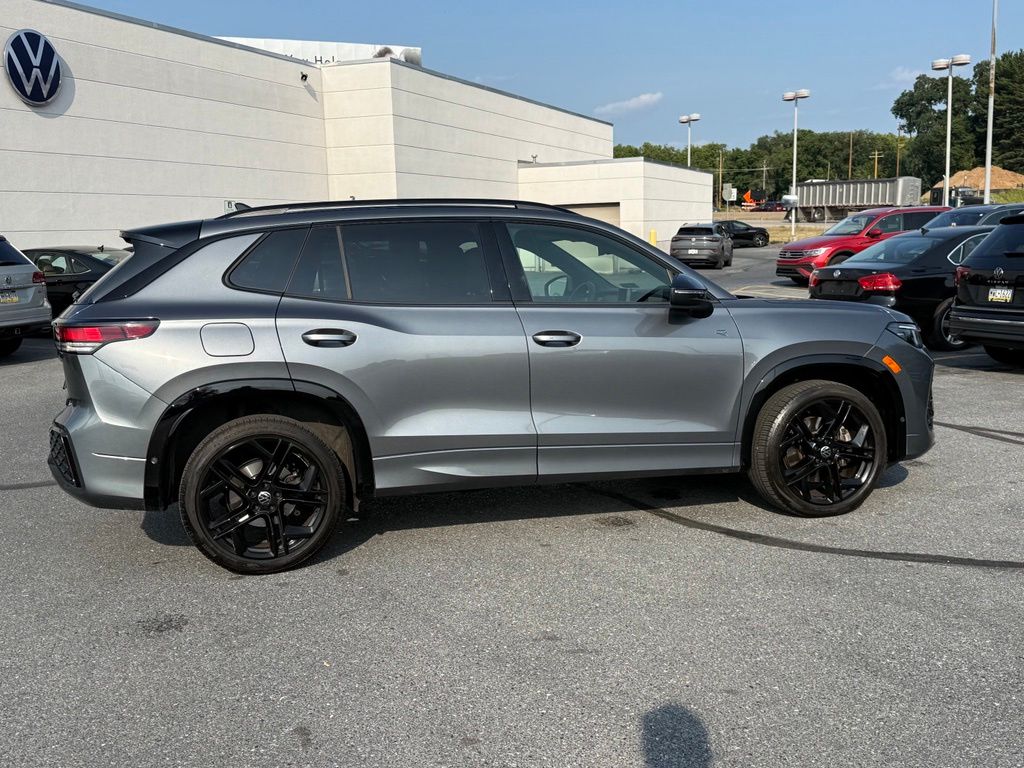 2025 Volkswagen Tiguan 2.0T SE R-Line Black Gray at Sutliff Volkswagen