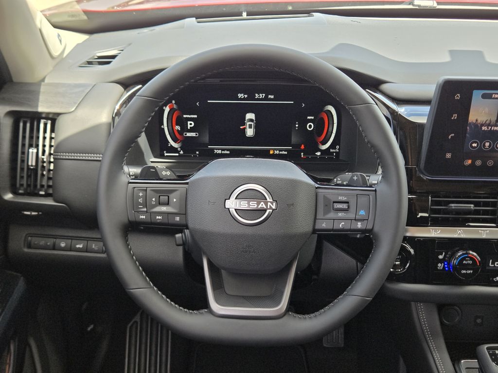 2026 Nissan Pathfinder Platinum - 10