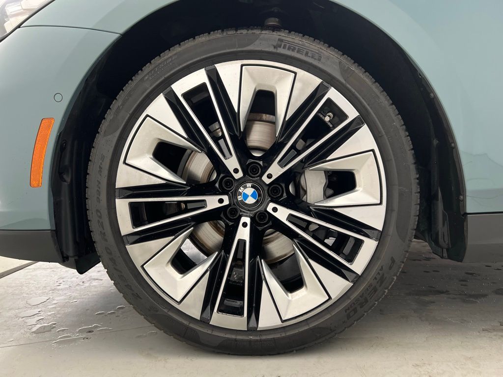 Thumbnail: 2024 BMW 5 Series - 22