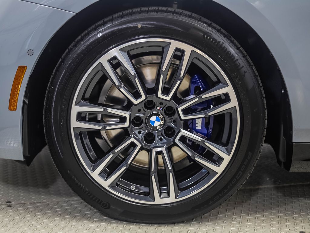 Thumbnail: 2026 BMW 5 Series - 2