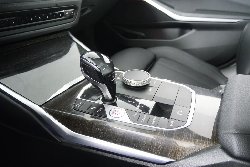 Thumbnail: 2021 BMW 3 Series - 23