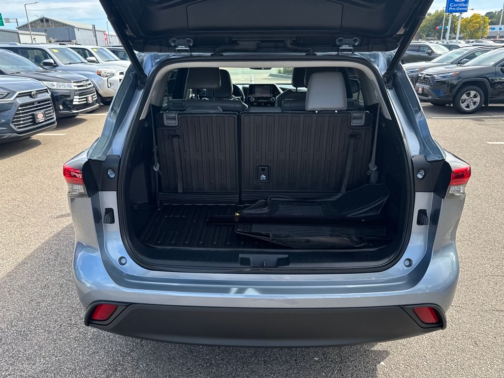 2022 Toyota Highlander XLE photo 9