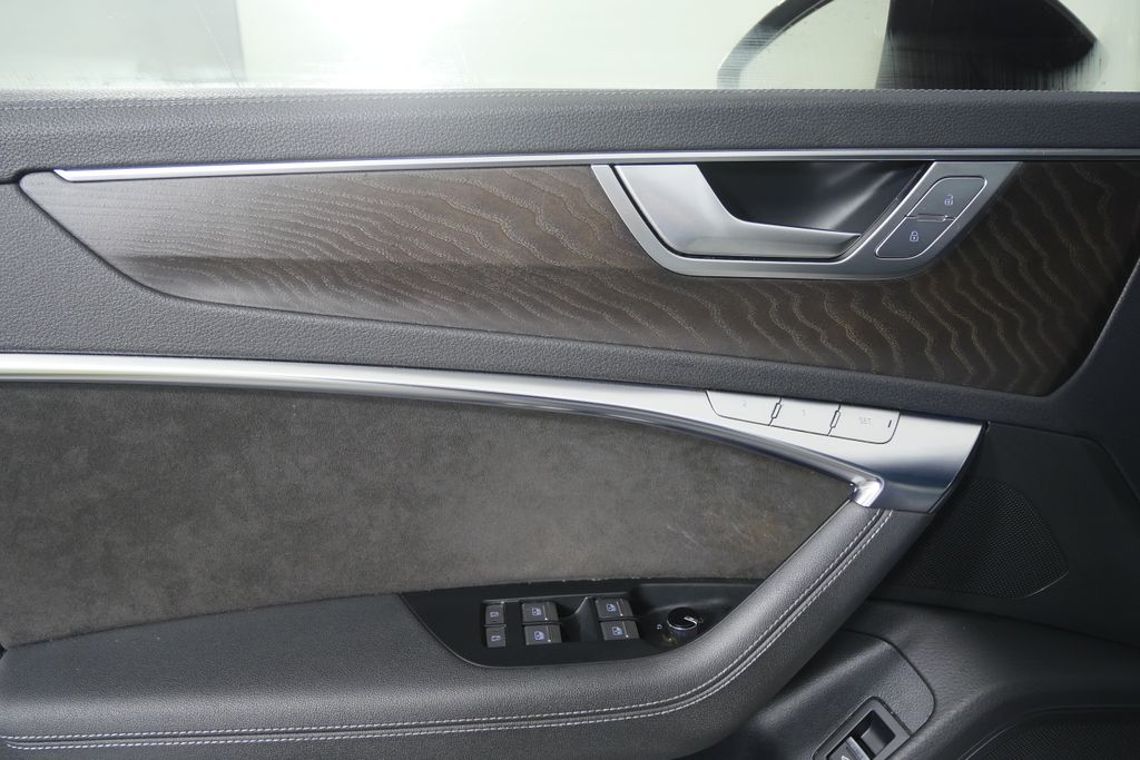 Thumbnail: 2020 Audi S6 - 7