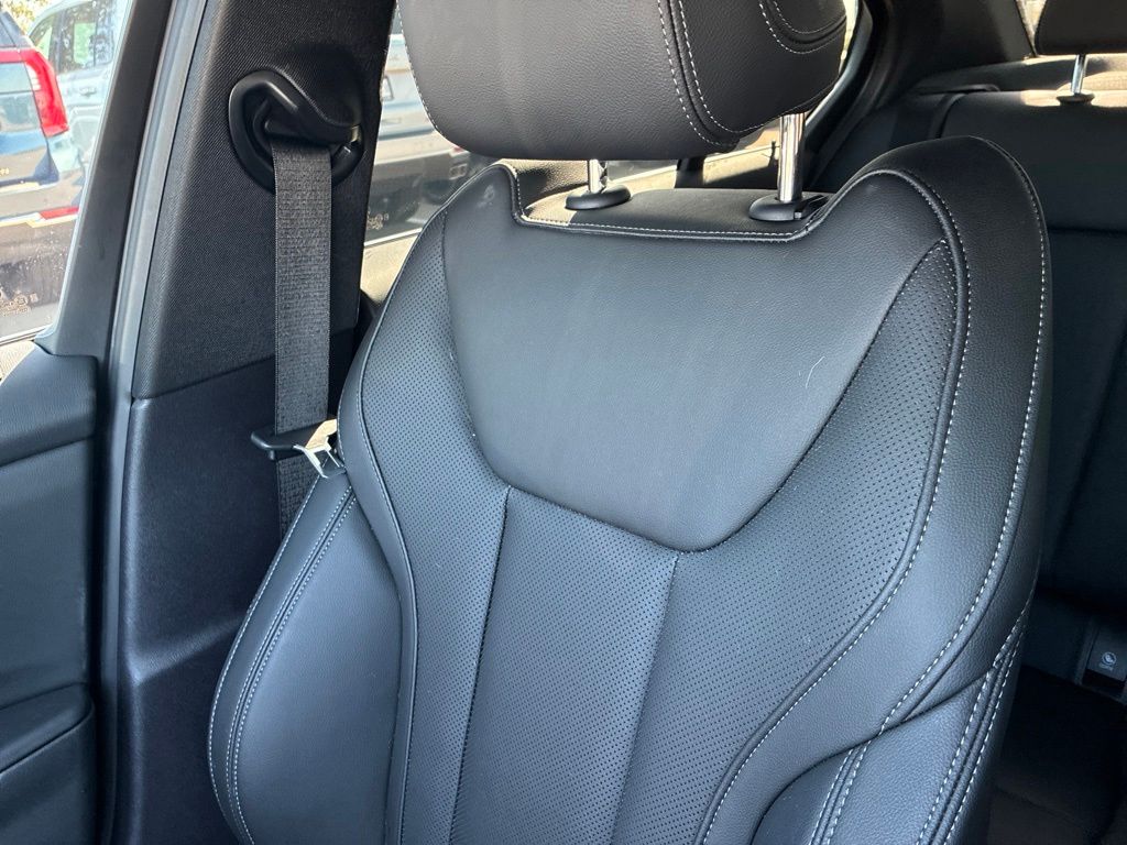 Used 2024 Blue BMW 330i image 10